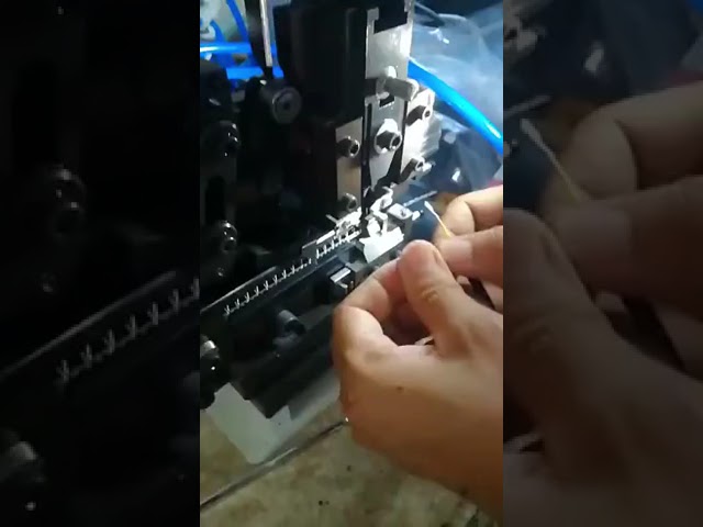 Straight Mold Terminal Crimping Machine   ThinMulti Core Shielded Cable Single Peeling Crimper