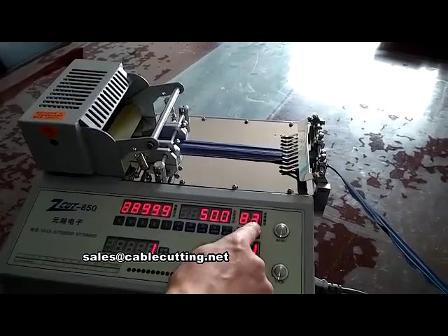 Plastic zipper zipper cutting