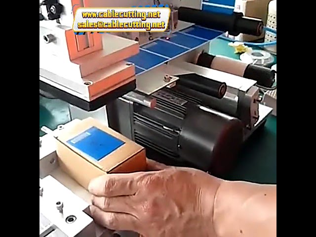 MT 60 Automatisk Etiketteringsmaskin för Platta Flaskor och Lådor med Datumkodare